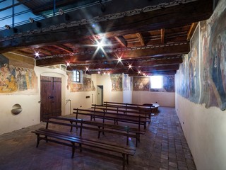 Gli interni della confraternita di San Francesco d’Assisi a Santa Vittoria d'Alba (foto Treevision)