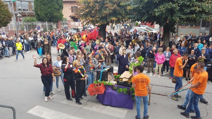 A Carrù è nel pieno svolgimento a Sagra dell'Uva