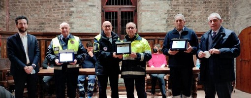 Le celebrazioni dei 25 anni del gruppo di Protezione Civile con Franco Sampò al centro