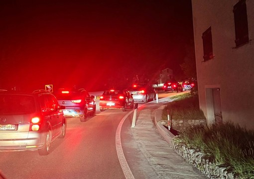 Esodo verso la Riviera per il Ponte del 1° Maggio: traffico in tilt sulla Statale 28 tra Piemonte e Liguria