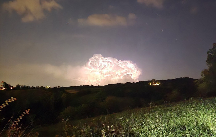 Il temporale nella notte tra sabato e domenica fotografato in zona Vicoforte da un lettore Il temporale nella notte tra sabato e domenica fotografato in zona Vicoforte da un lettore