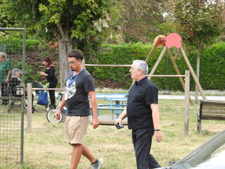Alcuni momenti comunitari dei tre giorni di festa e volontariato a Cinzano Alcuni momenti comunitari dei tre giorni di festa e volontariato a Cinzano