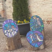 A Corneliano d’Alba il Natale diventa arte con il presepe disegnato su tronchi di legno A Corneliano d’Alba il Natale diventa arte con il presepe disegnato su tronchi di legno