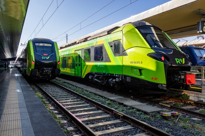 Uomo sui binari, bloccata per oltre un'ora la circolazione ferroviaria a Porta Nuova Uomo sui binari, bloccata per oltre un'ora la circolazione ferroviaria a Porta Nuova