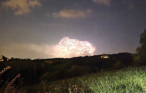 Il temporale nella notte tra sabato e domenica fotografato in zona Vicoforte da un lettore Il temporale nella notte tra sabato e domenica fotografato in zona Vicoforte da un lettore
