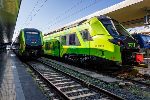 Uomo sui binari, bloccata per oltre un'ora la circolazione ferroviaria a Porta Nuova