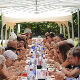 Alcuni momenti comunitari dei tre giorni di festa e volontariato a Cinzano