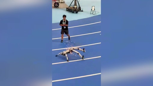 Robot in tilt in Cina, i video di due malfunzionamenti durante la Conferenza mondiale di Pechino Robot in tilt in Cina, i video di due malfunzionamenti durante la Conferenza mondiale di Pechino