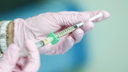 Oggi Poste Italiane consegna 7900 dosi di vaccino Moderna a Verduno