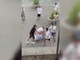 Giovani pestano a sangue un anziano in piazza nel Napoletano, il video choc Giovani pestano a sangue un anziano in piazza nel Napoletano, il video choc