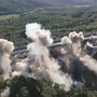 Demolito il viadotto 'Calcinaia', il video delle esplosioni sulla Grosseto-Siena Demolito il viadotto 'Calcinaia', il video delle esplosioni sulla Grosseto-Siena