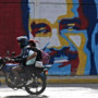 Un murales raffigurante Maduro (foto Afp - Adnkronos)