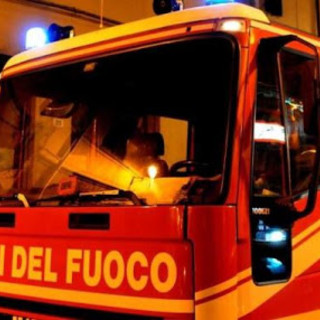 Incendio a Costigliole Saluzzo: in fiamme materiali ferrosi e plastici Incendio a Costigliole Saluzzo: in fiamme materiali ferrosi e plastici