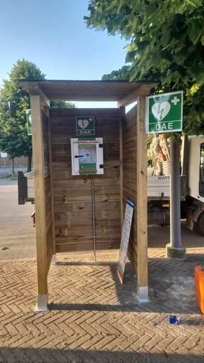 Un defibrillatore per Guarene: "Da una scossa alla vita, regala un battito" inaugura il primo Punto Salvavita Un defibrillatore per Guarene: "Da una scossa alla vita, regala un battito" inaugura il primo Punto Salvavita