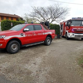 Incendio a un camino a Sommariva del Bosco: soccorsa una persona