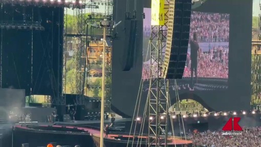 Fabrizio Moro apre il concerto da record di Ultimo: "Alla faccia di chi ci vuole male" Fabrizio Moro apre il concerto da record di Ultimo: "Alla faccia di chi ci vuole male"