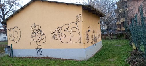 Bra, vandali all’opera nel quartiere Oltre-ferrovia