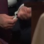Trump al funerale del senatore Graham, caramelle e stanchezza Trump al funerale del senatore Graham, caramelle e stanchezza