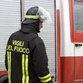 Barolo, principio di incendio sul tetto di un capannone in via La Morra