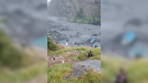 Nuova inondazione in Nepal, fiume di fango spazza via intero villaggio Nuova inondazione in Nepal, fiume di fango spazza via intero villaggio