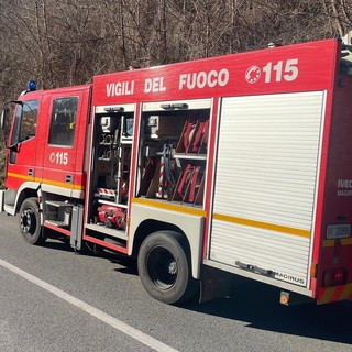 Garessio, incendio di sterpaglie a Trappa: domato Vigili del Fuoco prima che raggiungesse il bosco Garessio, incendio di sterpaglie a Trappa: domato Vigili del Fuoco prima che raggiungesse il bosco