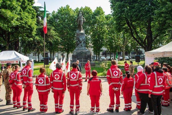 Volontari della Croce Rossa in festa a Bra (foto di Maurizio Mangino)
