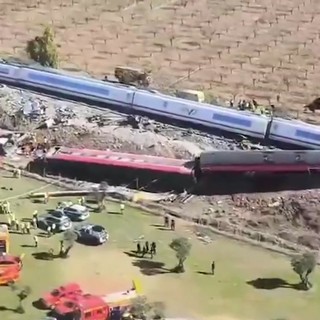 Scontro treni in Spagna, le immagini dall'alto dell'incidente a Toledo