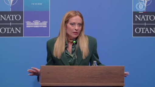 Nato, Meloni: "Non togliamo soldi agli ospedali per rafforzare difesa"