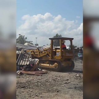 Calabria, ruspe smantellano tendopoli dei braccianti a San Ferdinando Calabria, ruspe smantellano tendopoli dei braccianti a San Ferdinando