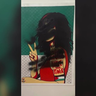 Incappucciati vandalizzano mostra di Laika a Roma, la street artist: "Aggressione squadrista"