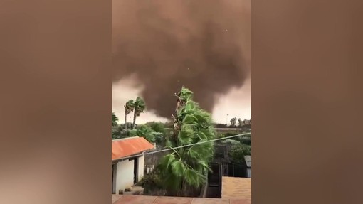 Doppia tromba marina nel trapanese, le immagini impressionanti a Marsala