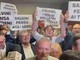 Milano, Salvini al Pirellone contestato dal Pd: "Pensa ai treni e agli aerei" Milano, Salvini al Pirellone contestato dal Pd: "Pensa ai treni e agli aerei"