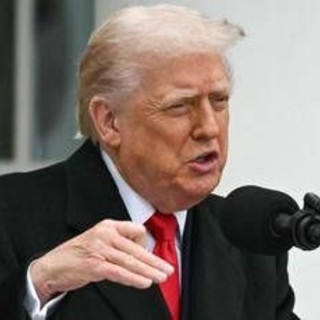 Ue, Trump torna alla carica: "Paesi decadenti e leader deboli, non sanno cosa fare". Bruxelles replica: "Orgogliosi di loro" Ue, Trump torna alla carica: "Paesi decadenti e leader deboli, non sanno cosa fare". Bruxelles replica: "Orgogliosi di loro"