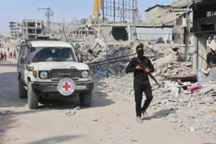 Riapre domani il valico di Allenby per gli aiuti a Gaza. Hamas: "Violazioni da Israele, no inizio fase 2" Riapre domani il valico di Allenby per gli aiuti a Gaza. Hamas: "Violazioni da Israele, no inizio fase 2"