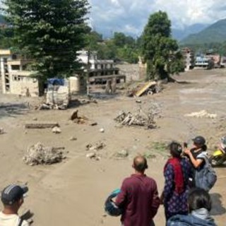 Nepal, alluvione nel nord: "Numerose vittime e dispersi". Xi mobilita i soccorsi Nepal, alluvione nel nord: "Numerose vittime e dispersi". Xi mobilita i soccorsi