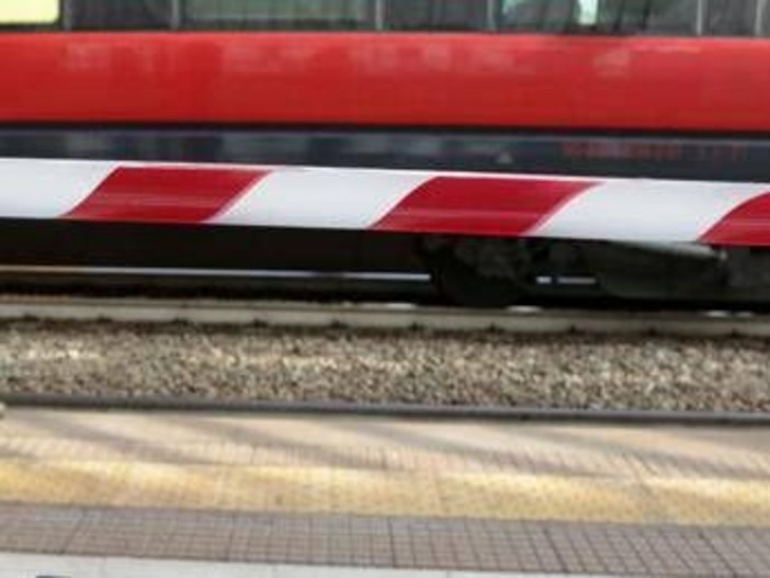 Bologna-Rimini, ritardi fino a due ore sulla linea ferroviaria dopo l'investimento di una persona Bologna-Rimini, ritardi fino a due ore sulla linea ferroviaria dopo l'investimento di una persona