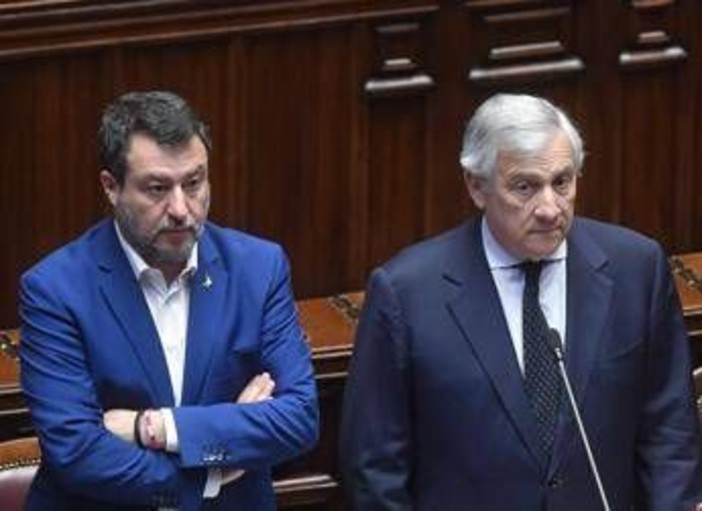 Salvini: "Trump ha fatto bene su petrolio Russia, Italia e Ue siano pragmatiche". Tajani: "Mantenere sanzioni" Salvini: "Trump ha fatto bene su petrolio Russia, Italia e Ue siano pragmatiche". Tajani: "Mantenere sanzioni"