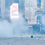 Guerriglia a Milano, notte di attesa per i genitori dei fermati: "Metà sono minori... l'altra metà pirla" Guerriglia a Milano, notte di attesa per i genitori dei fermati: "Metà sono minori... l'altra metà pirla"