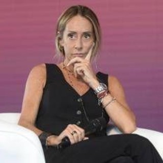 Incidente per Arianna Meloni, polso rotto in vacanza: le foto con il gesso Incidente per Arianna Meloni, polso rotto in vacanza: le foto con il gesso