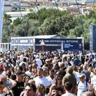 America’s Cup: Napoli guarda al 2027, 252mila visitatori per la regata preliminare, 7,5 volte Barcellona America’s Cup: Napoli guarda al 2027, 252mila visitatori per la regata preliminare, 7,5 volte Barcellona