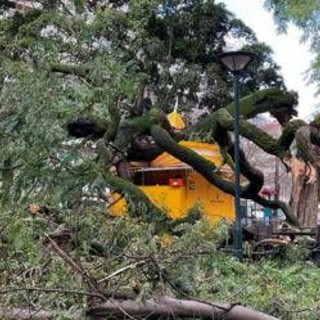 La tempesta Kristin colpisce il Portogallo, almeno 4 morti La tempesta Kristin colpisce il Portogallo, almeno 4 morti