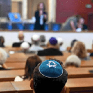 Rabbino aggredito a Milano, parla il 21enne rimpatriato: "Morirei per l’Italia, è il Paese dove sono nato e cresciuto" Rabbino aggredito a Milano, parla il 21enne rimpatriato: "Morirei per l’Italia, è il Paese dove sono nato e cresciuto"