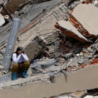 Terremoto in Venezuela, salgono a 2.295 i morti: sette giorni di lutto nazionale Terremoto in Venezuela, salgono a 2.295 i morti: sette giorni di lutto nazionale