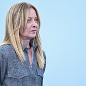 Meloni “Il governo tiene la barra dritta e non scappa” Meloni “Il governo tiene la barra dritta e non scappa”
