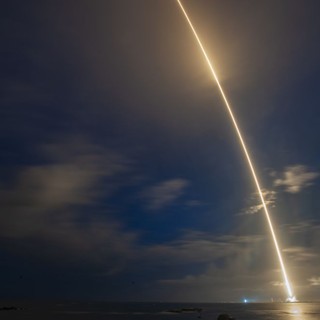 Cina, lanciato nello spazio un nuovo satellite per la trasmissione dati