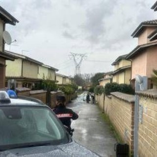 Femminicidio Anguillara, nuovi accertamenti nella villetta e su auto Carlomagno. Ancora nessuna traccia dell'arma del delitto Femminicidio Anguillara, nuovi accertamenti nella villetta e su auto Carlomagno. Ancora nessuna traccia dell'arma del delitto