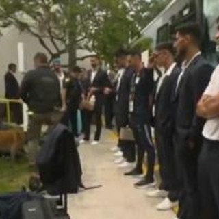 Uruguay, polizia perquisisce giocatori... con cani antidroga