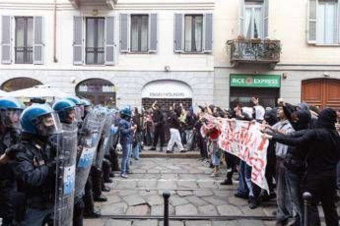 Movimento 17 ottobre lancia la mobilitazione permanente: diffusa guida anti-manganellate Movimento 17 ottobre lancia la mobilitazione permanente: diffusa guida anti-manganellate
