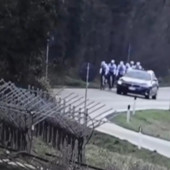 Spara a ciclisti per strada nel Veronese, dietro il gesto avversione verso le bici
