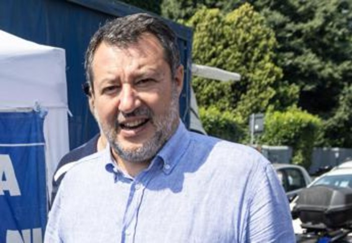 Caro carburanti, Salvini: "Italia aiuta Ucraina che bombarda raffinerie in Russia" Caro carburanti, Salvini: "Italia aiuta Ucraina che bombarda raffinerie in Russia"